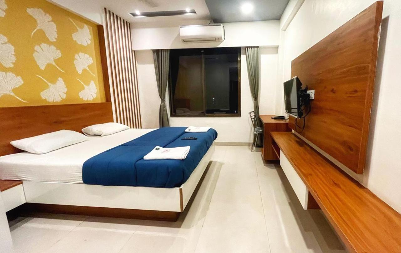 Hotel Ambai Executive Tuljapur Zewnętrze zdjęcie